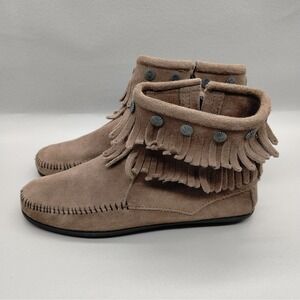 Minnetonka 691T Womens‎ Two Button Fringe Suede Ankle Boot Taupe Size 10